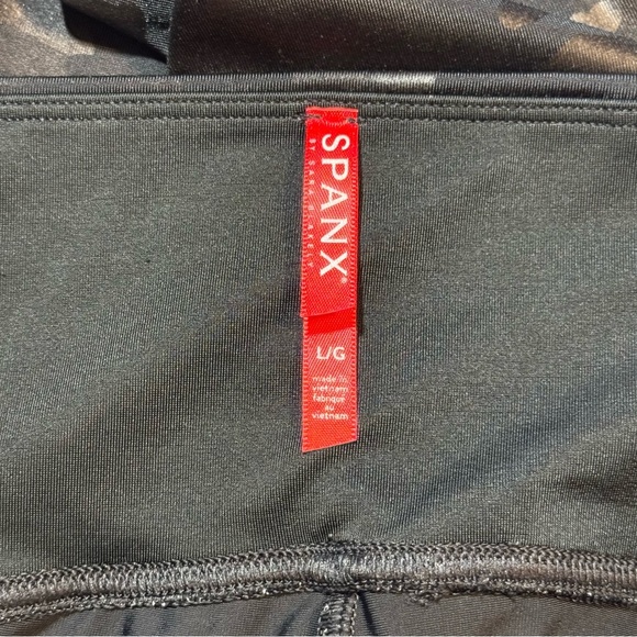SPANX Faux Leather Camo Legging Black size Large - Picture 8 of 13